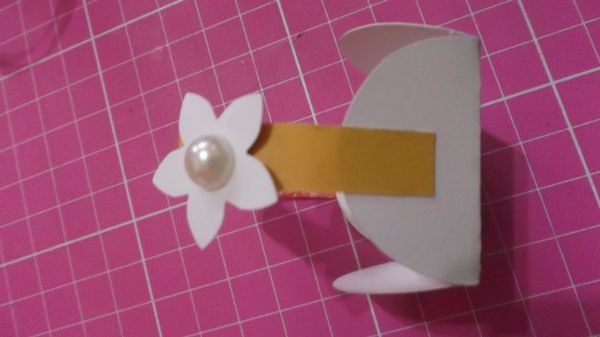 forminha simples com flor/perola